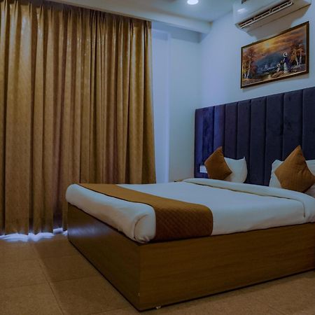Hotel Lake View Chandīgarh מראה חיצוני תמונה