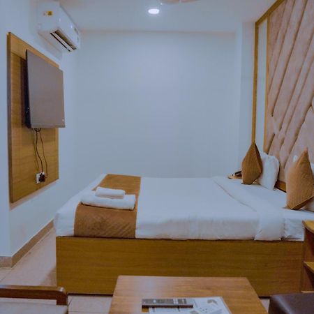Hotel Lake View Chandīgarh מראה חיצוני תמונה