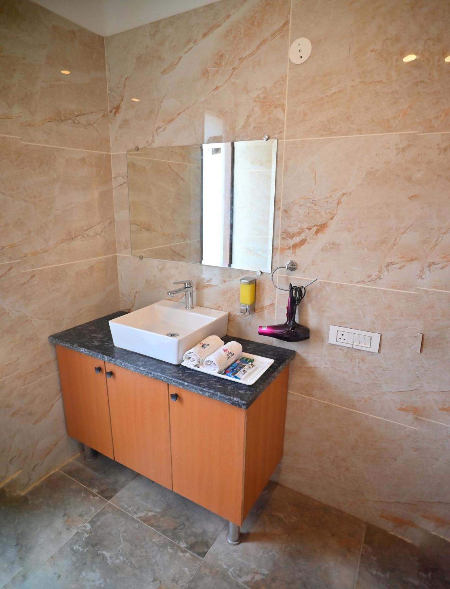 Hotel Lake View Chandīgarh מראה חיצוני תמונה
