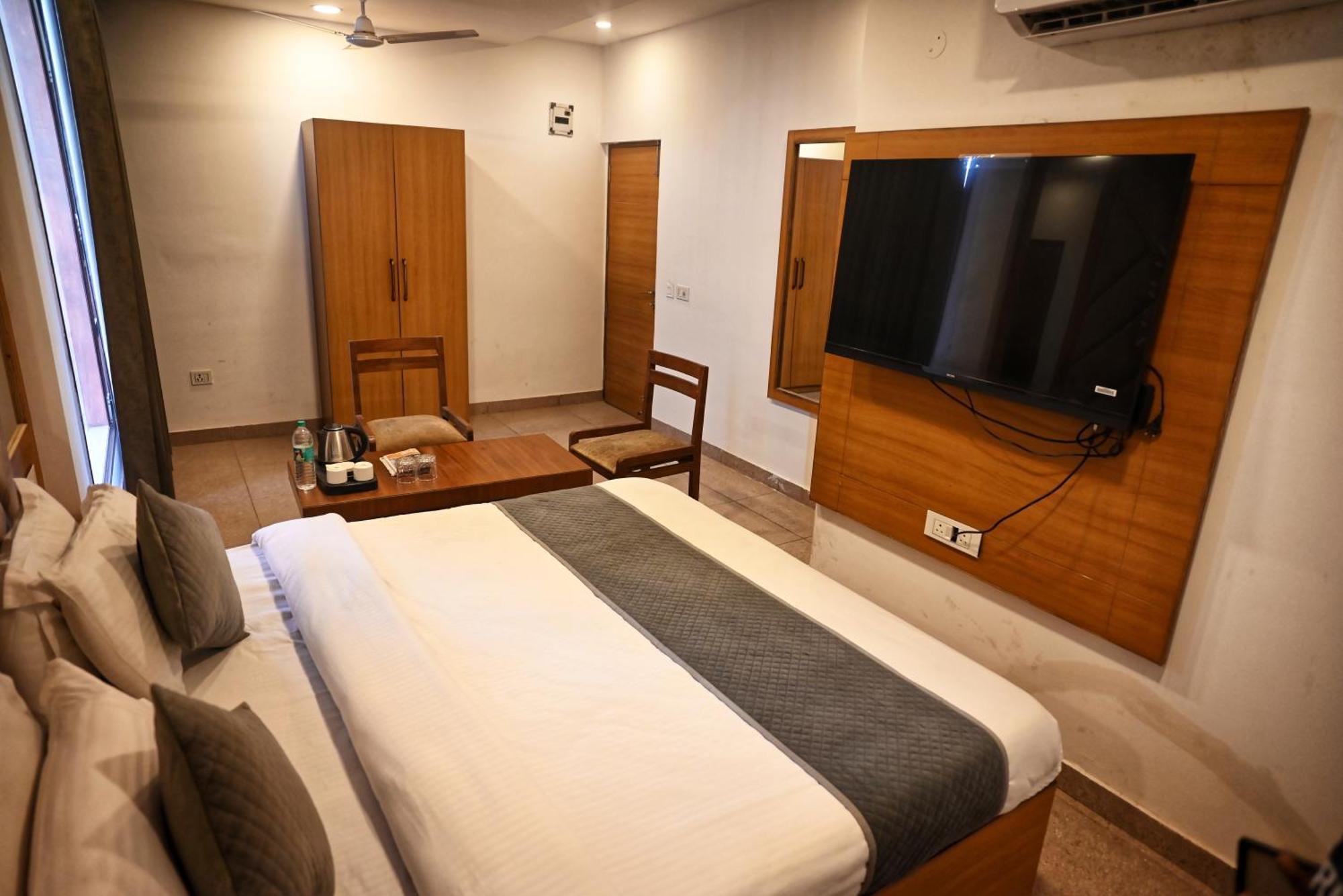 Hotel Lake View Chandīgarh מראה חיצוני תמונה