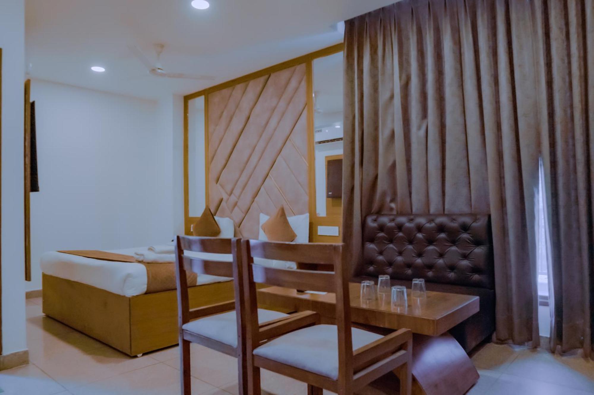 Hotel Lake View Chandīgarh מראה חיצוני תמונה