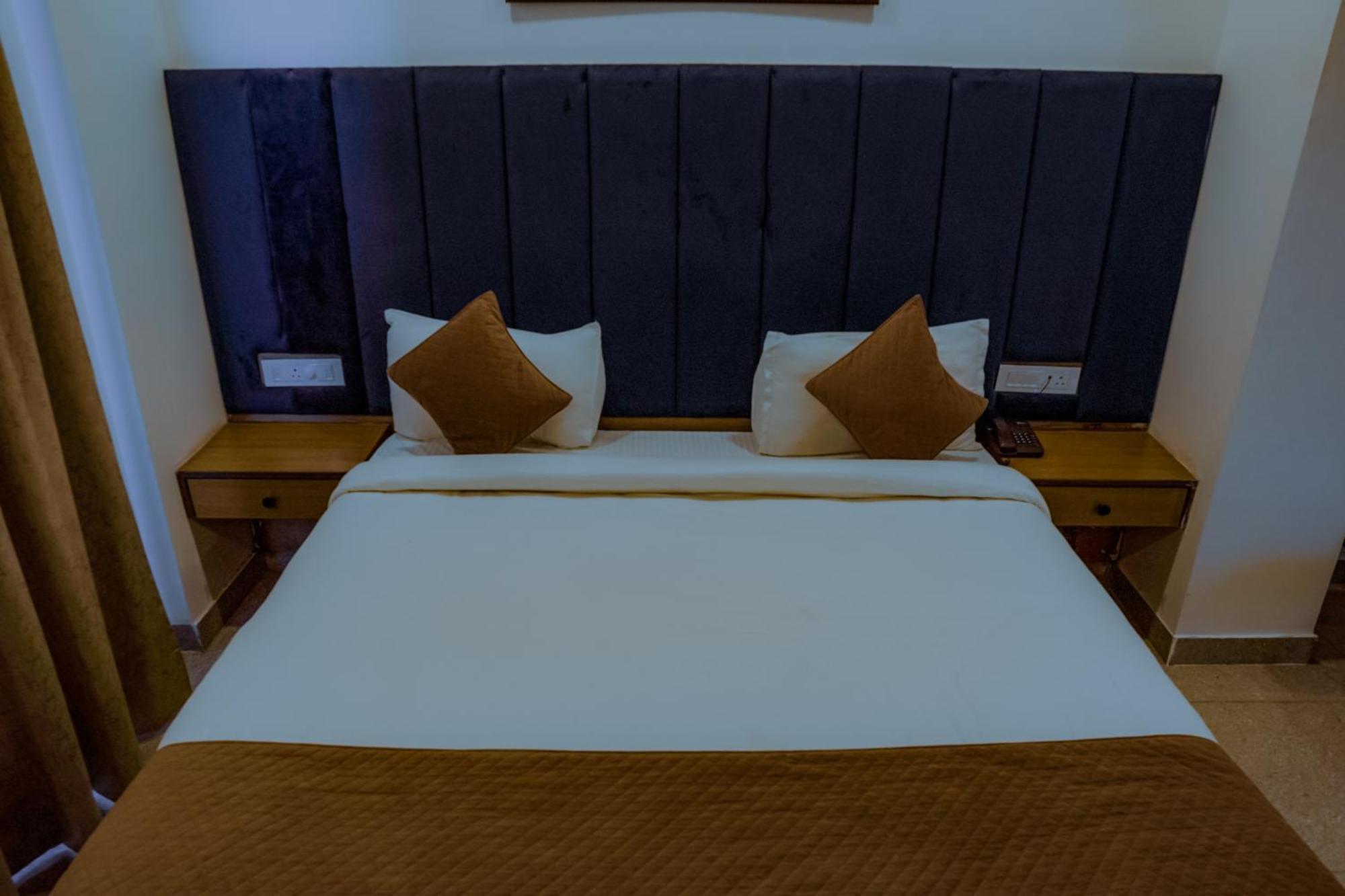 Hotel Lake View Chandīgarh מראה חיצוני תמונה