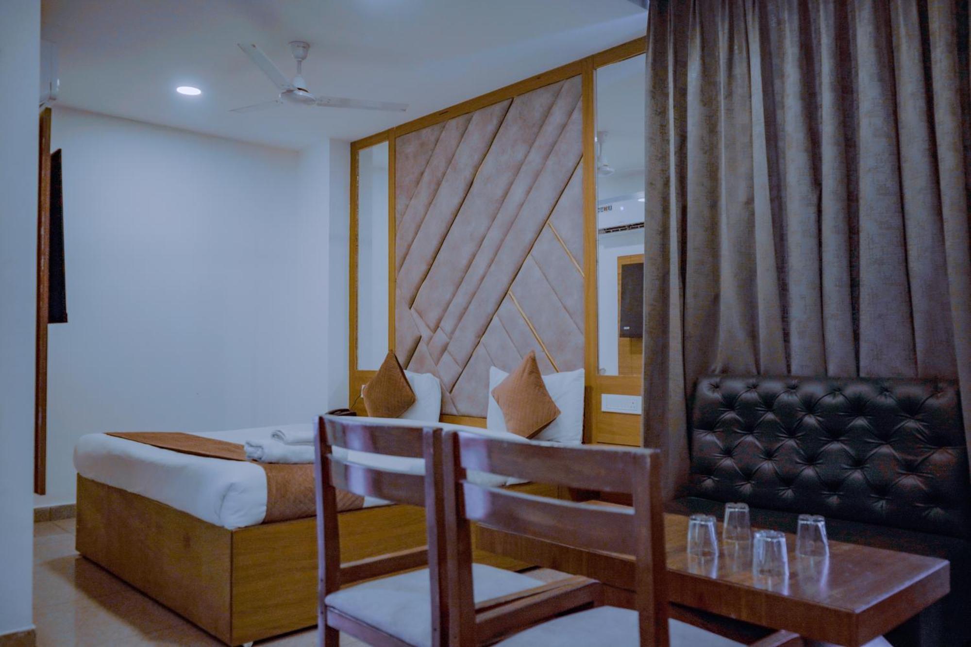 Hotel Lake View Chandīgarh מראה חיצוני תמונה